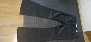 Pantalón encerado Mango 44 de segunda mano por 12 EUR en Madrid en WALLAPOP