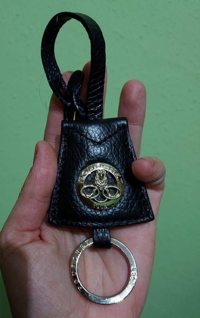 Llavero de piel de la firma francesa Pourchet