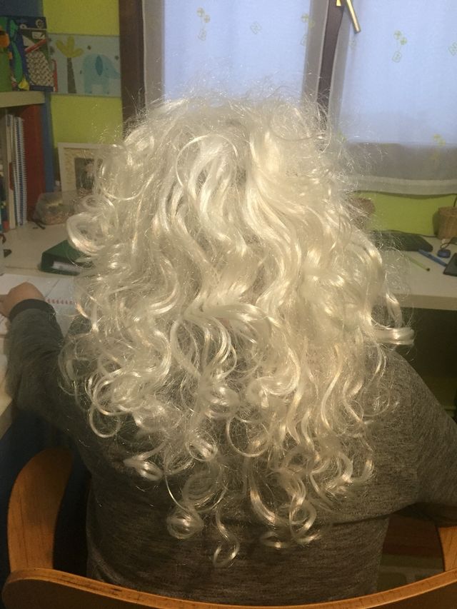 PELUCA BLANCA SEMINUEVA