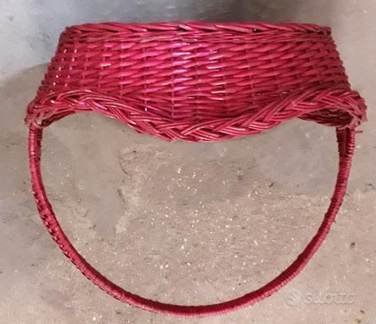 cestino di vimini rosso