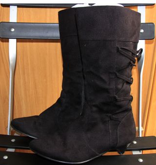Botas antelina negras de segunda mano por 6 EUR en Pamplona en WALLAPOP