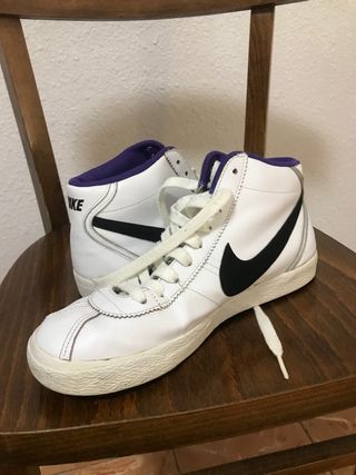 Zapatillas nike blancas y moradas de segunda mano por 20 EUR en Valencia en  WALLAPOP
