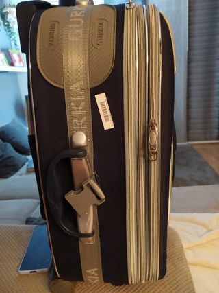 MALETA VIAJE 55x40x25 (ampliable) de segunda mano por 22 EUR en Martorell  en WALLAPOP