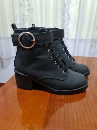 Botines de Primark negros de segunda mano por 8 EUR en San Cristóbal de La  Laguna en WALLAPOP