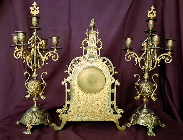 Candelabros y Reloj francés de bronce dorado antic