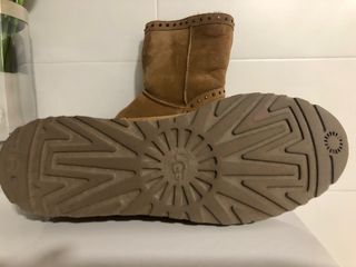 Botas Ugg con tachuelas de segunda mano por 80 EUR en Madrid en WALLAPOP