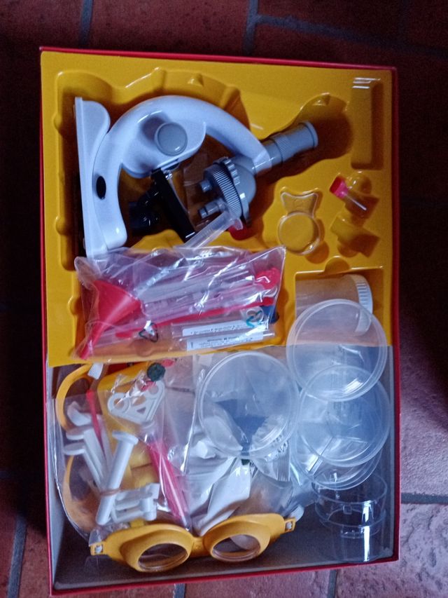 microscopio giocattolo