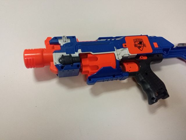Nerf stockade