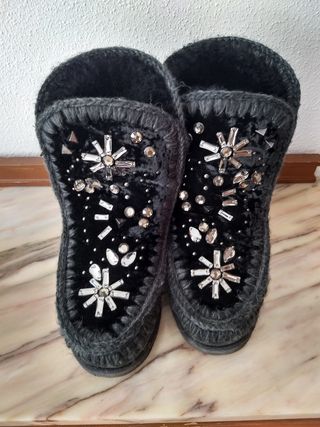 Botas Mou negras con cuña interior de segunda mano por 160 EUR en Albacete  en WALLAPOP