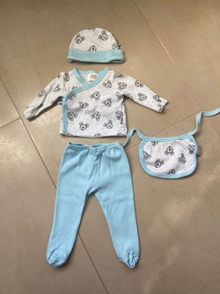 Ropa bebé recién nacido Disney de segunda mano por 6 EUR en Mancha Real en  WALLAPOP