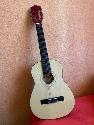 Guitarra pequeña con 5 cuerdas de segunda mano por 25 EUR en Alcorcón en  WALLAPOP