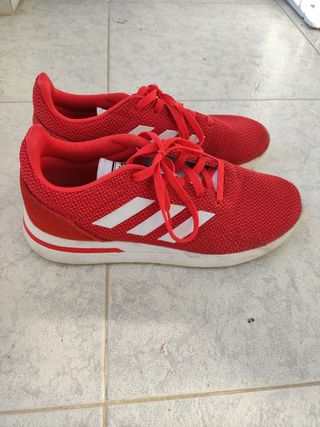 Bambas Zapatillas Adidas 42 de segunda mano por 30 EUR en Mataró en WALLAPOP