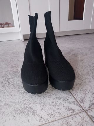 Botines negros de calcetín talla 38 de segunda mano por 10 EUR en Lepe en  WALLAPOP
