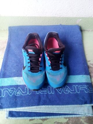 Zapatillas Nike número 41 de segunda mano por 15 EUR en Viveda en WALLAPOP
