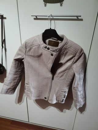 Chaqueta motera Zara 9\\/10 de segunda mano por 25 EUR en Sant Boi de  Llobregat en WALLAPOP