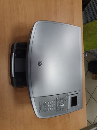 Impresora Hp multifucion de cartuchos de segunda mano por 10 EUR en Madrid  en WALLAPOP