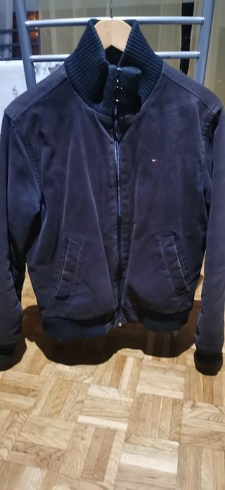 Chaqueta vaquera Tommy Hilfiger de segunda mano por 35 EUR en Madrid en  WALLAPOP