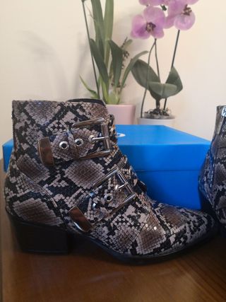 Botín Mustang de segunda mano por 20 EUR en Donostia-San Sebastián en  WALLAPOP