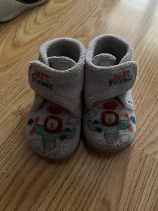 Zapatillas ir casa talla 20 de segunda mano por 12 EUR en Lleida en WALLAPOP