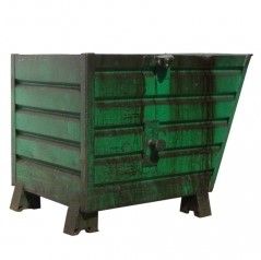 Contenedores basculantes apilables.