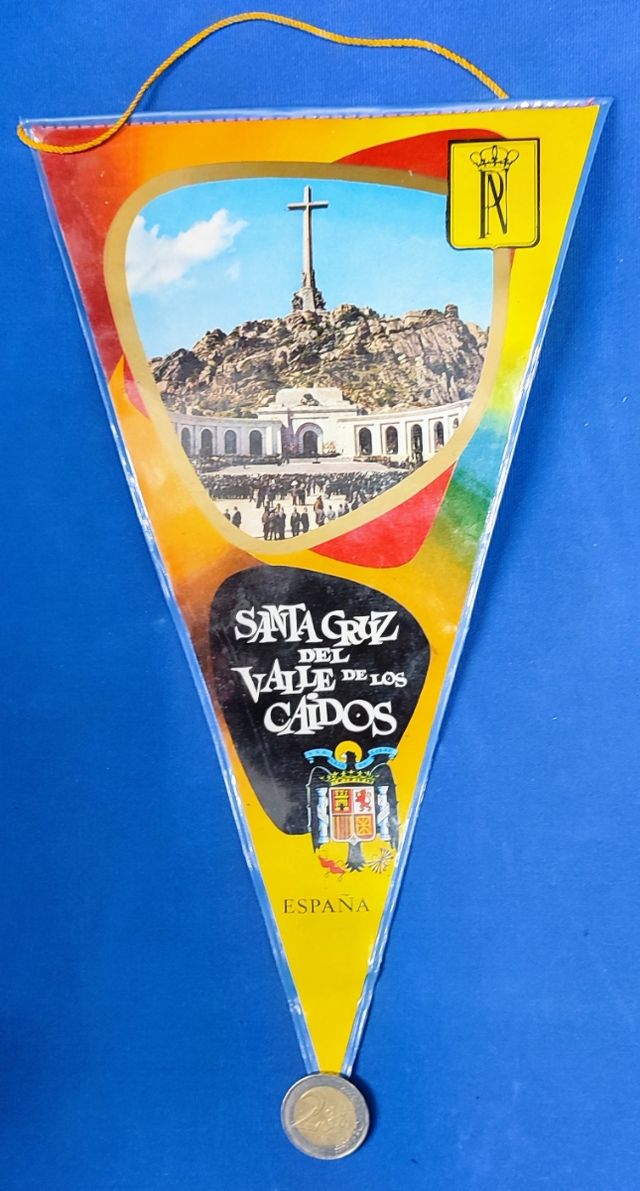 Banderín de Santa Cruz del Valle de los Caídos.