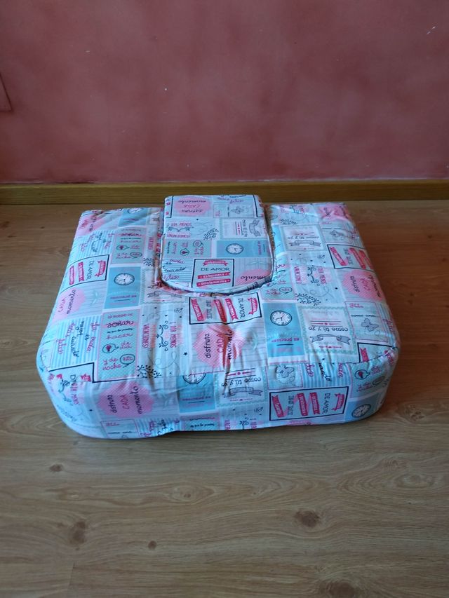 Cojín lactancia gemelar y juego de escondite