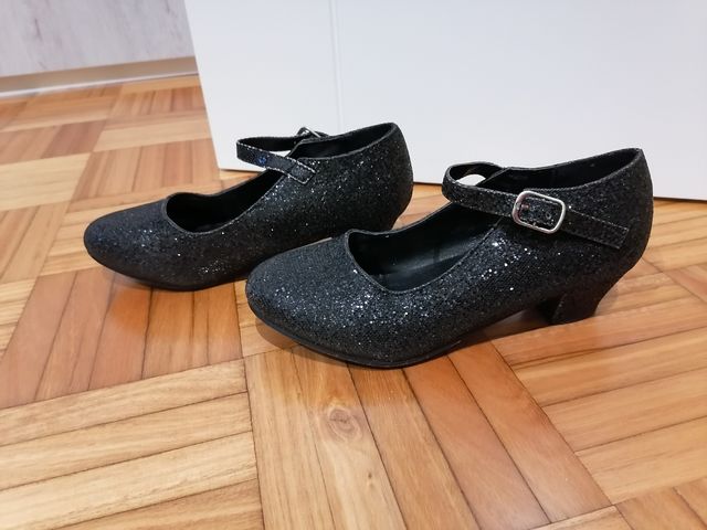 Zapatos de flamenco n. 32 con purpurina.