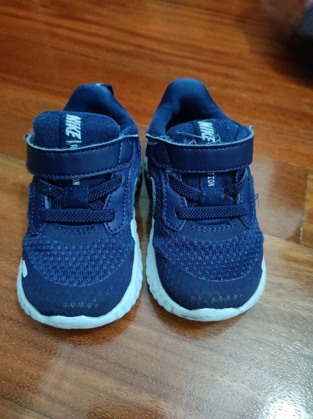Zapatillas bebe Nike talla 21