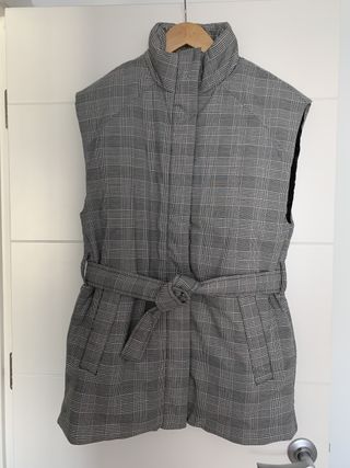 Chaleco acolchado cuadros Stradivarius. Talla S de segunda mano por 24 EUR  en Valencia en WALLAPOP