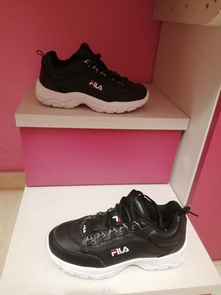 Zapatillas fila negras y blancas mujer talla 39 de segunda mano por 35 EUR  en Sant Boi de Llobregat en WALLAPOP