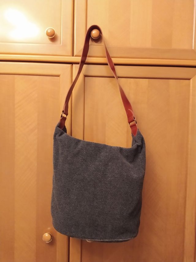 Bolso- saco de lanilla gris. Sin estrenar