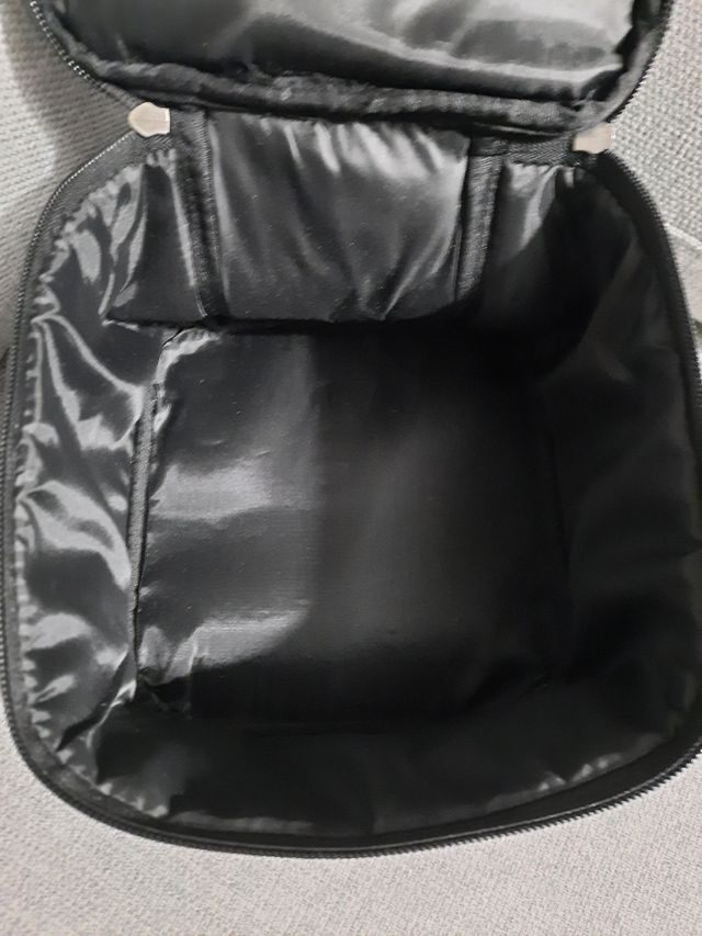 Neceser negro de Shiseido.