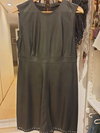 Vestido cuero negro de zara de segunda mano por 12 EUR en Cimadevilla en  WALLAPOP
