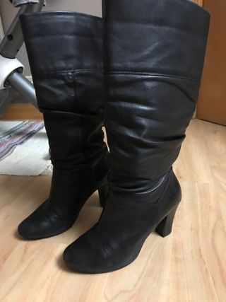 Botas altas negras FOSCO 37 de segunda mano por 15 EUR en Parla en WALLAPOP
