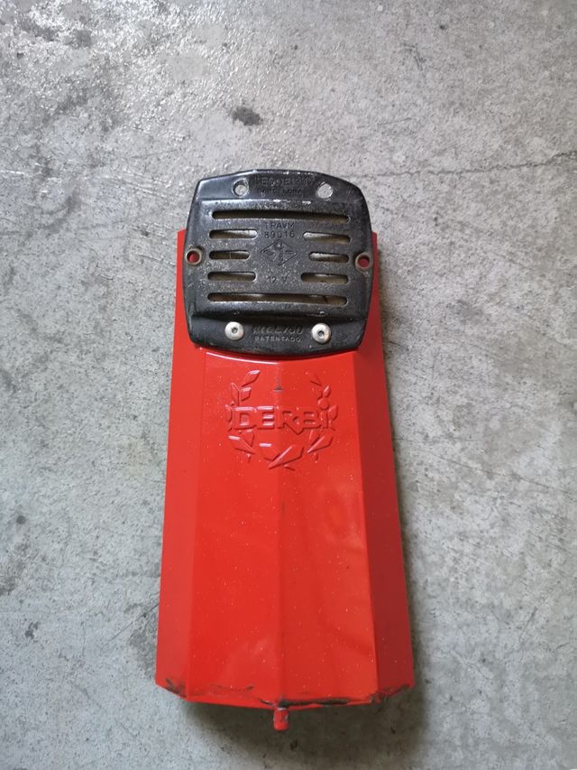 Embellecedor horquilla delantera Derbi Variant