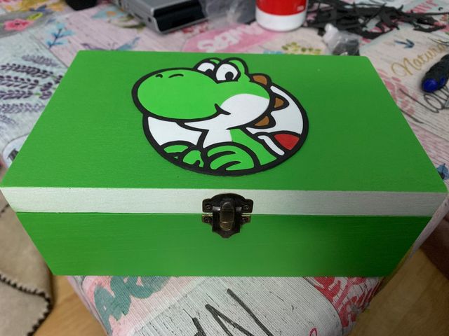 Caja de madera de Yoshi
