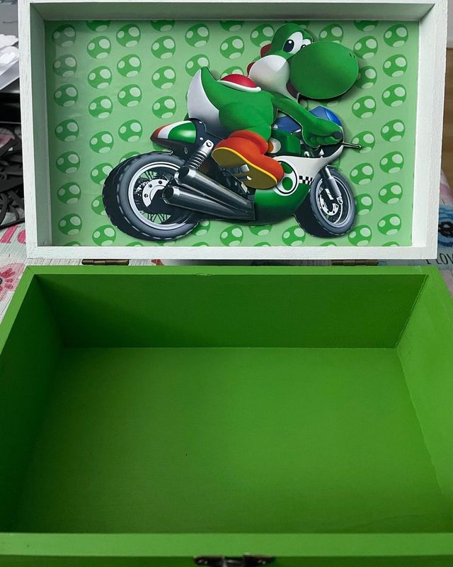 Caja de madera de Yoshi