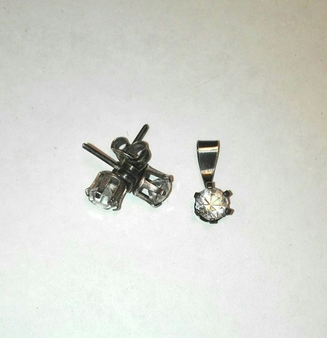 Lote de 9 pendientes + 1 colgante a juego