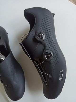 Zapatillas fizik R3 Aria talla 45 de segunda mano por 135 EUR en Zarautz en  WALLAPOP