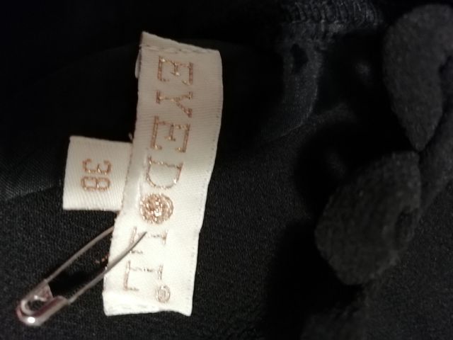 vestido negro y gris de vestir