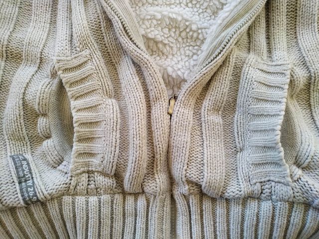 chaqueta. suéter de lana y borreguito