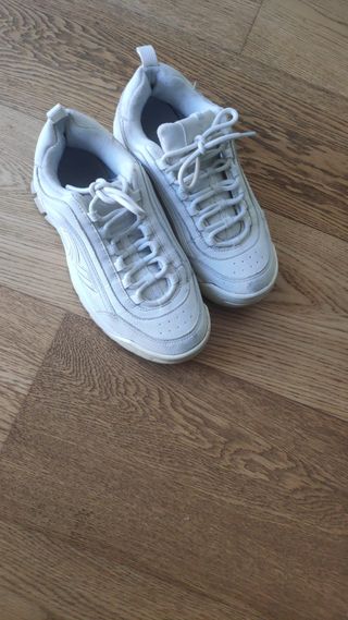 Zapatillas blancas mujer Victoria talla 38 de segunda mano por 11,5 EUR en  Santiago de Compostela en WALLAPOP