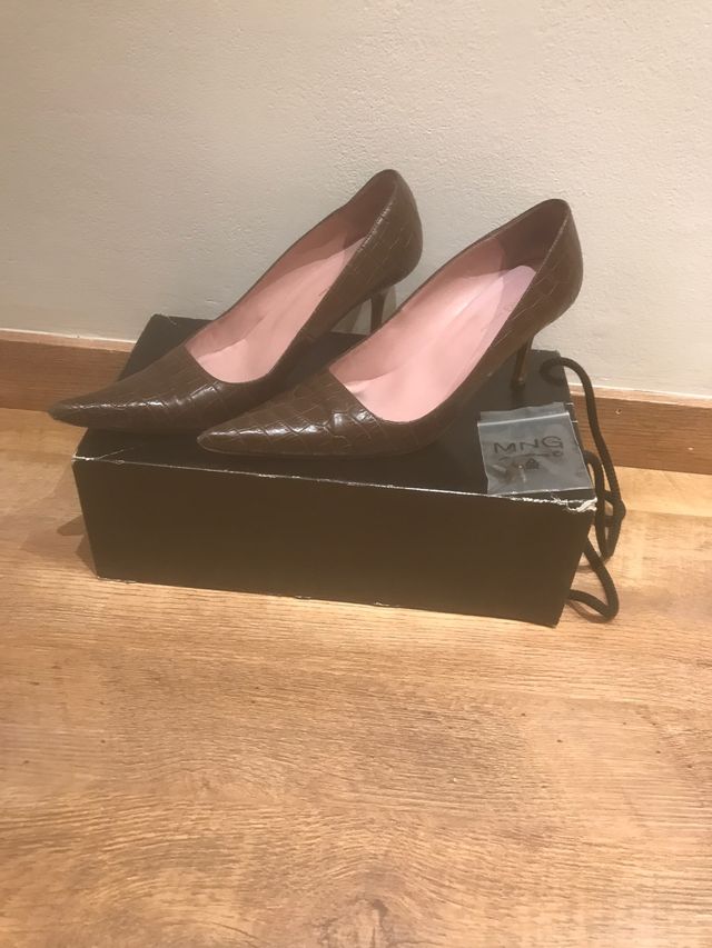 Zapatos con tacón y de punta estrecha marrones