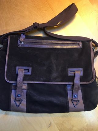 Bandolera portadocumentos OXS hombre ante de segunda mano por 35 EUR en  Lleida en WALLAPOP