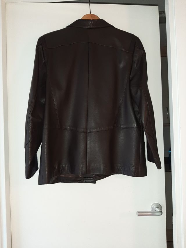 chaqueta americana de piel marrón