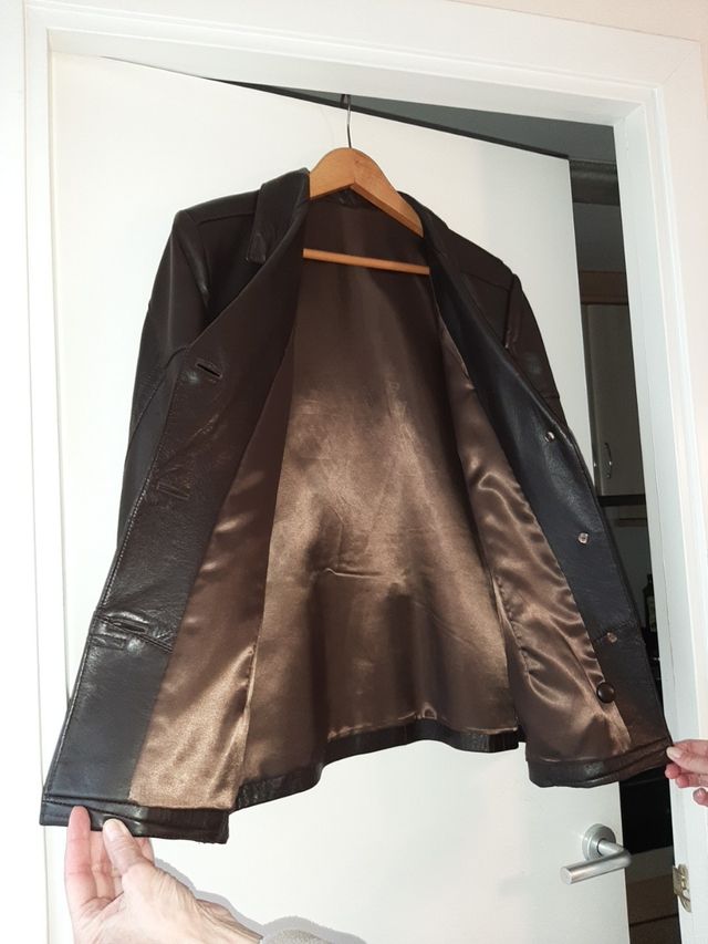 chaqueta americana de piel marrón