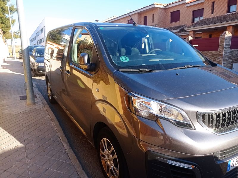 Peugeot Traveller 2017 - foto 1