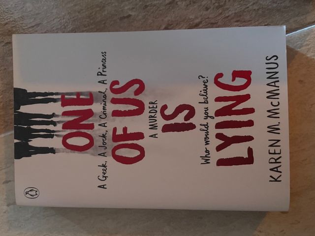 Uno de nosotros es un mentiroso