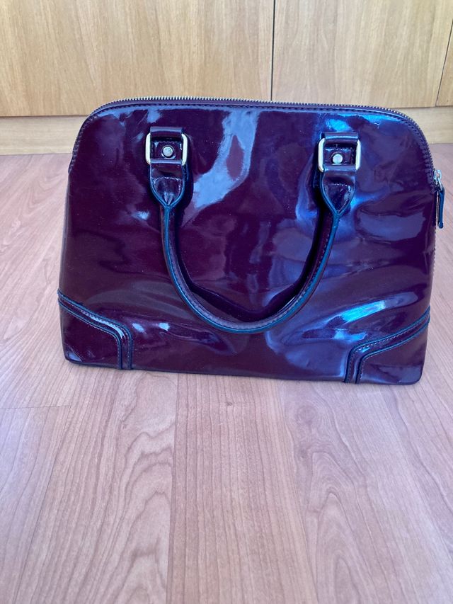 Vendo bolso en color burdeos de Sfera