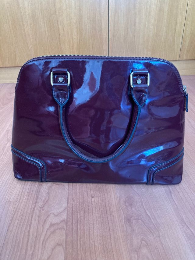 Vendo bolso en color burdeos de Sfera